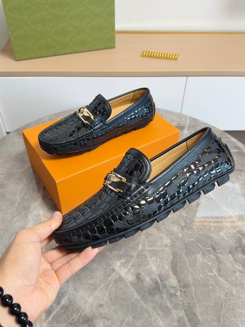 Men's Black Embossed Buckle Loafers