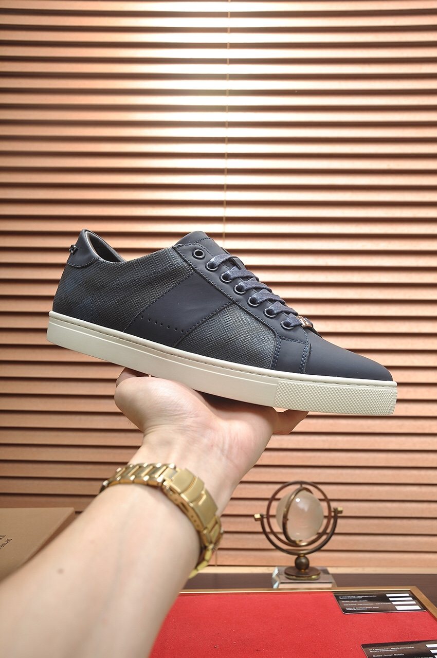 Burberry Panel Low-Top Sneakers