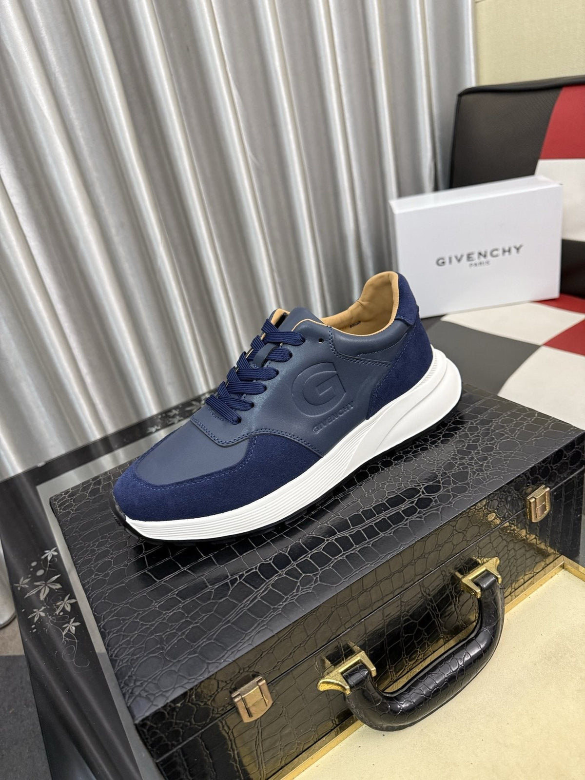 Givenchy Panel Low-Top Sneakers