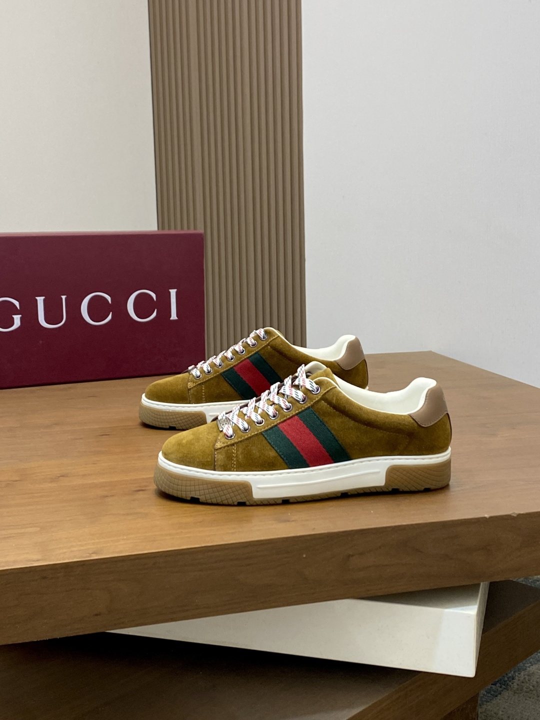 Gucci Stripe Low-Top Sneakers