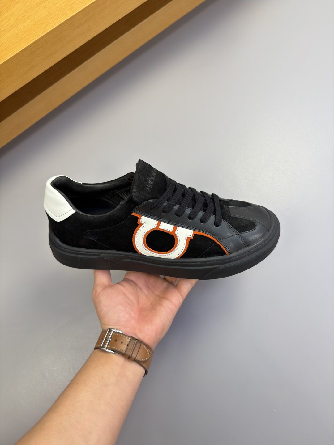 Ferragamo Contrast-Trim Low-Top Sneakers